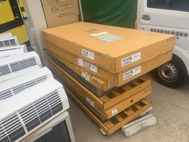 【三相 200V】 2024年製 ダイキン 業務用エアコン 22.4kw（8馬力）ツイン天カセ2方向 FHGP112FB