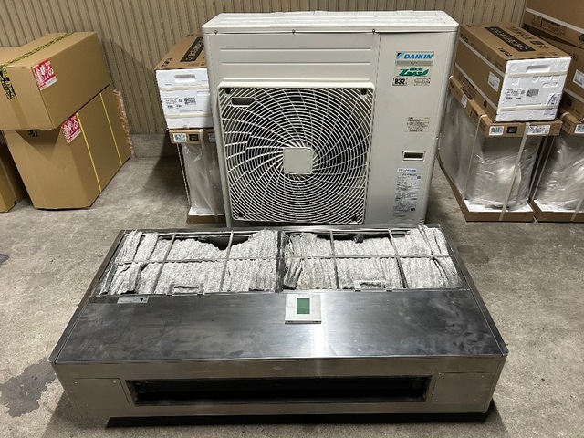 【三相 200V】 2021年製 ダイキン 業務用エアコン 14.0kw（5馬力）ペア天吊1方向（厨房用） FHTP140DD